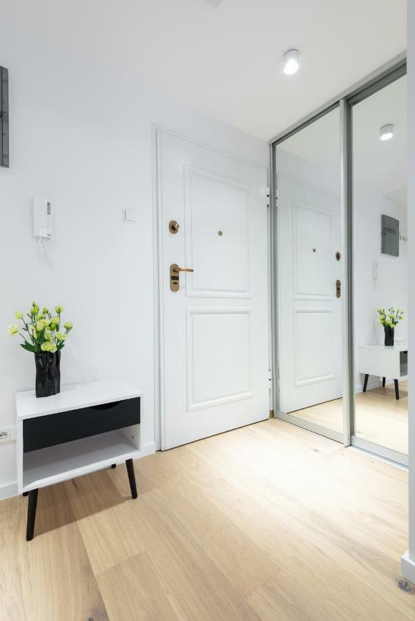 Kopernika8 Miro Apartment With Balcony And Ac Krakow Exterior photo